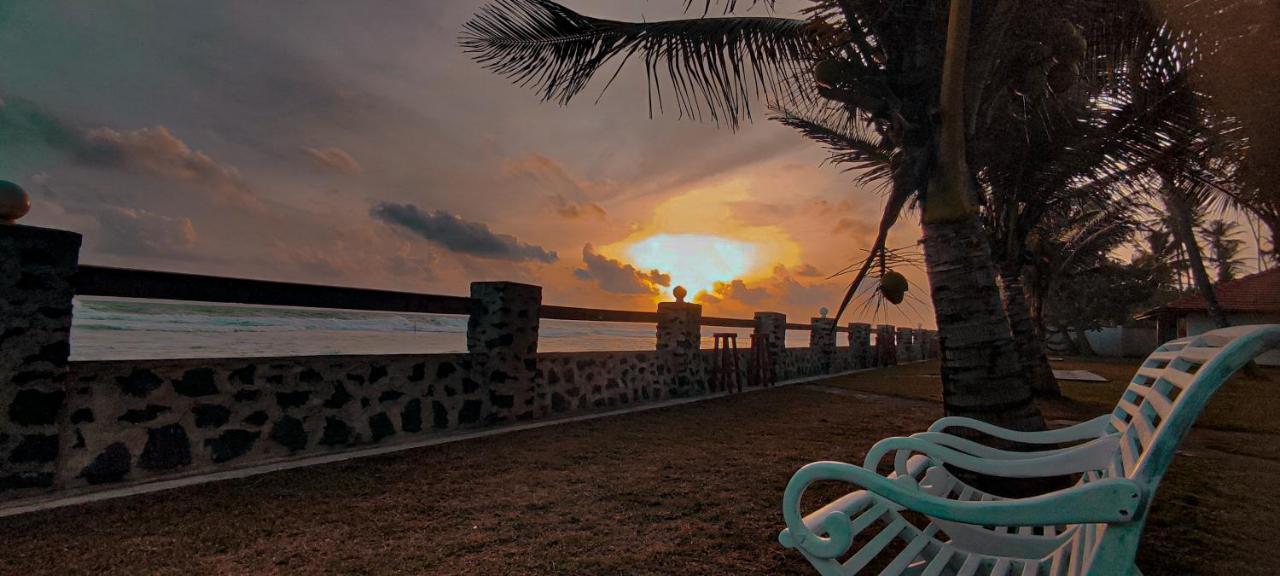 Nu-Vin Beach Hotel Ahangama Dış mekan fotoğraf